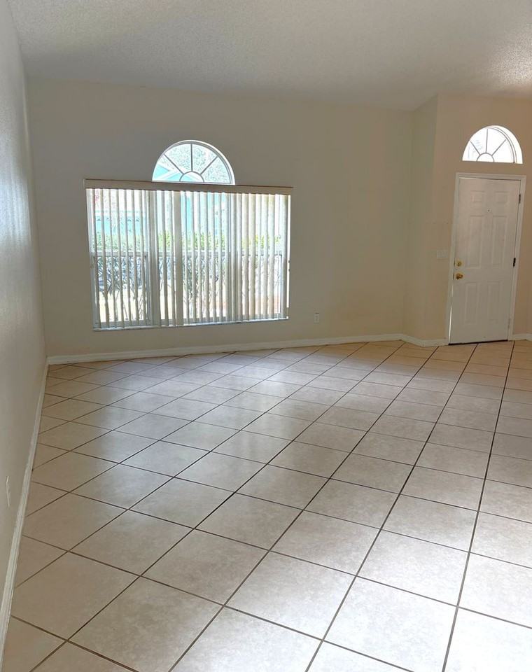 13815 Boros St - Photo 2 of 12