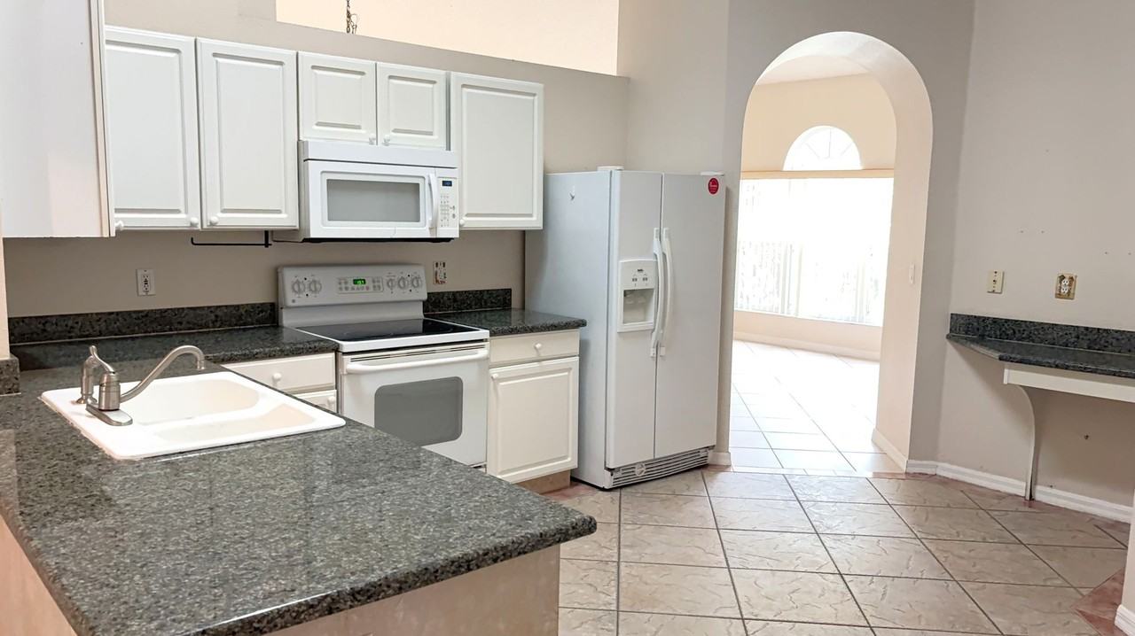 13815 Boros St - Photo 4 of 12