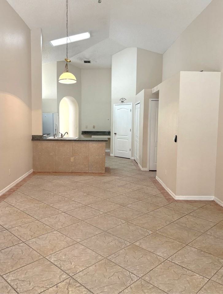 13815 Boros St - Photo 5 of 12