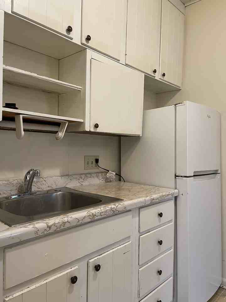 1102 E Johnson St #1 - Photo 7 of 17