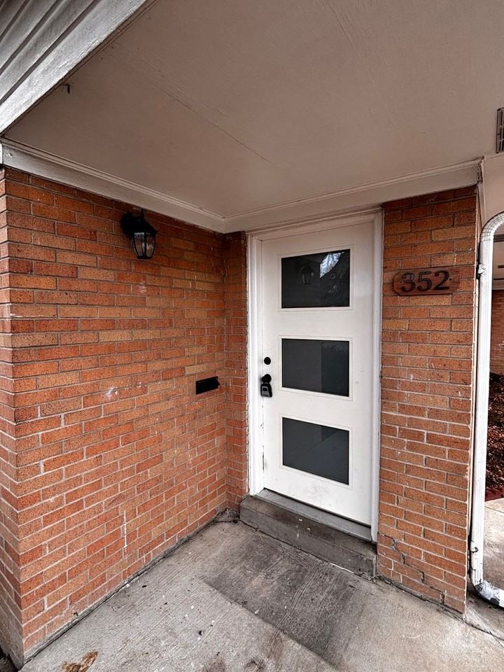 Cozy & Convenient Home in the Heart of Broomfield - Photo 4 of 14