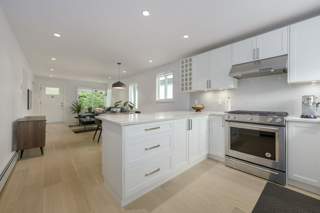 5051 Sherbrooke St - Photo 2 of 49