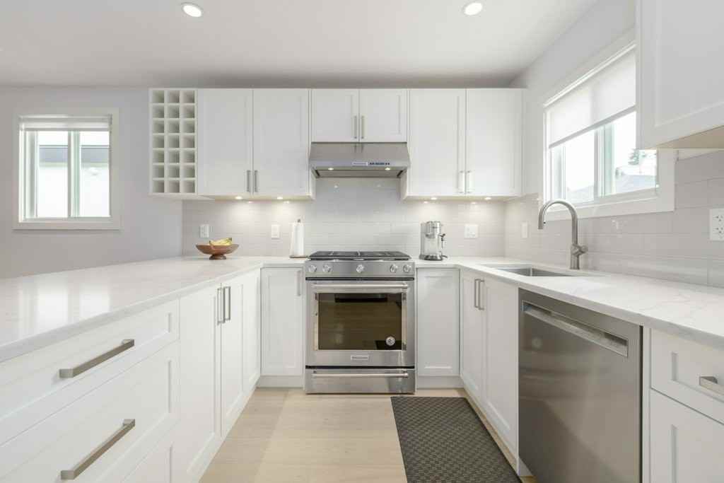 5051 Sherbrooke St - Photo 4 of 49