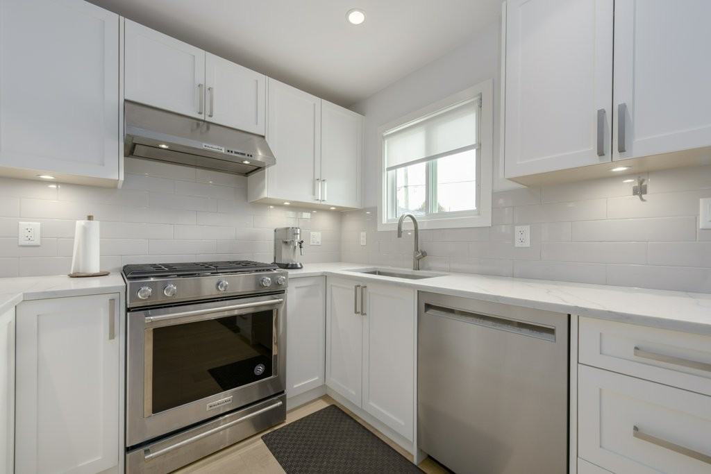 5051 Sherbrooke St - Photo 5 of 49