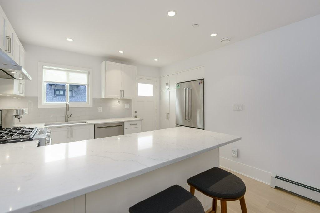 5051 Sherbrooke St - Photo 6 of 49