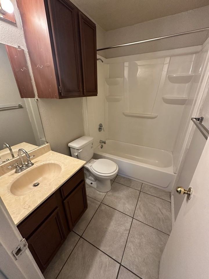 1501 Benttree Dr #B - Photo 6 of 12