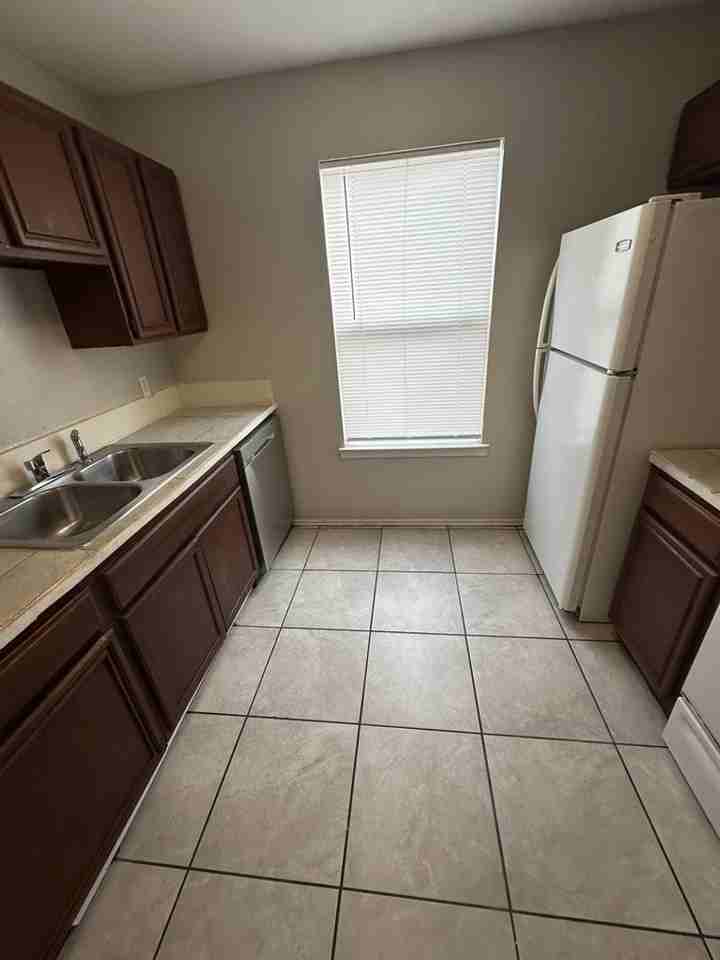 1501 Benttree Dr #B - Photo 5 of 12