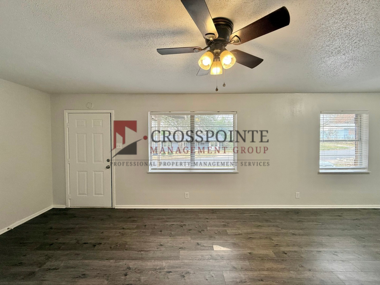 533 Bandera Dr - Photo 2 of 18