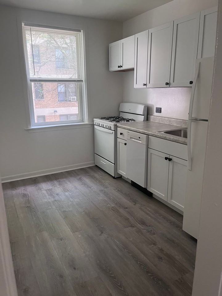 Kenmore Courts - Photo 7 of 41