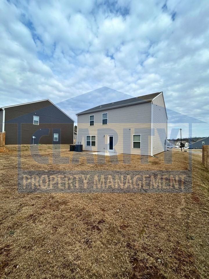 1450 Housley Dr - Photo 5 of 39