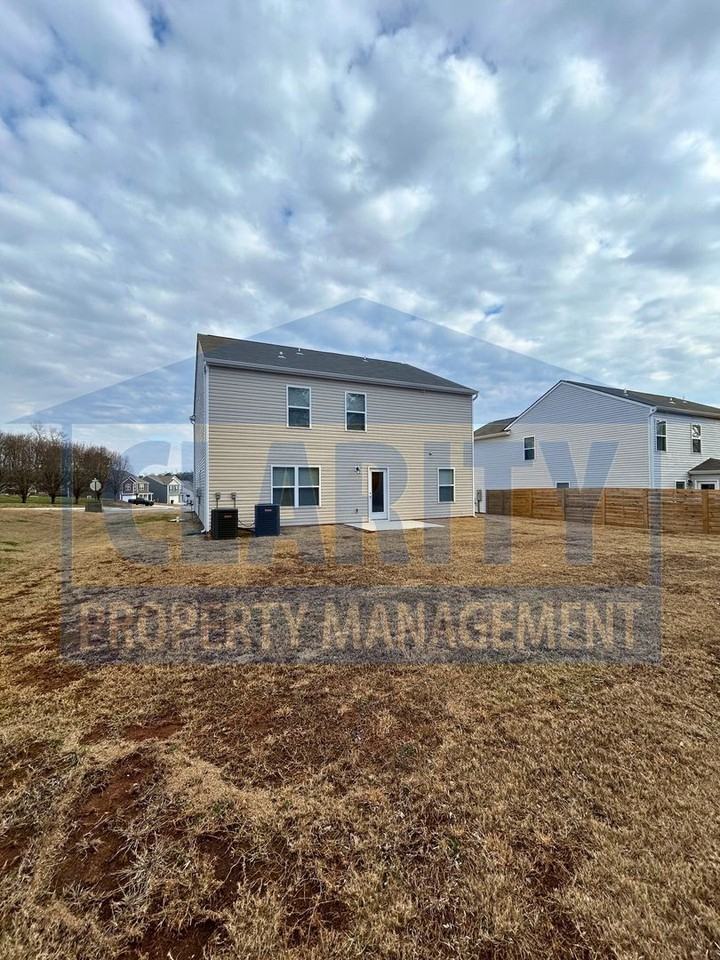 1450 Housley Dr - Photo 6 of 39