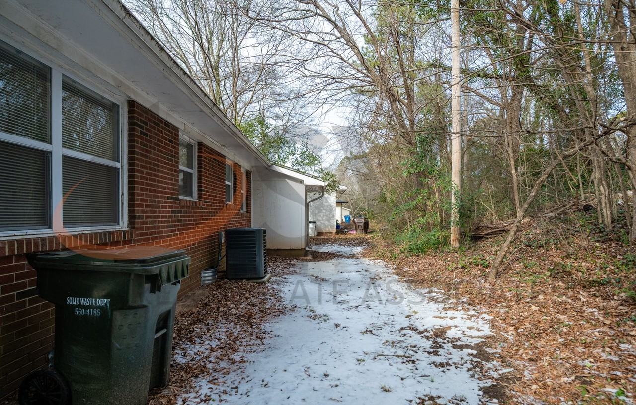 2913 Beechwood Dr - Photo 3 of 15