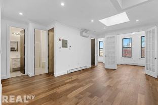 Hart St #2R - Photo 1 of 1