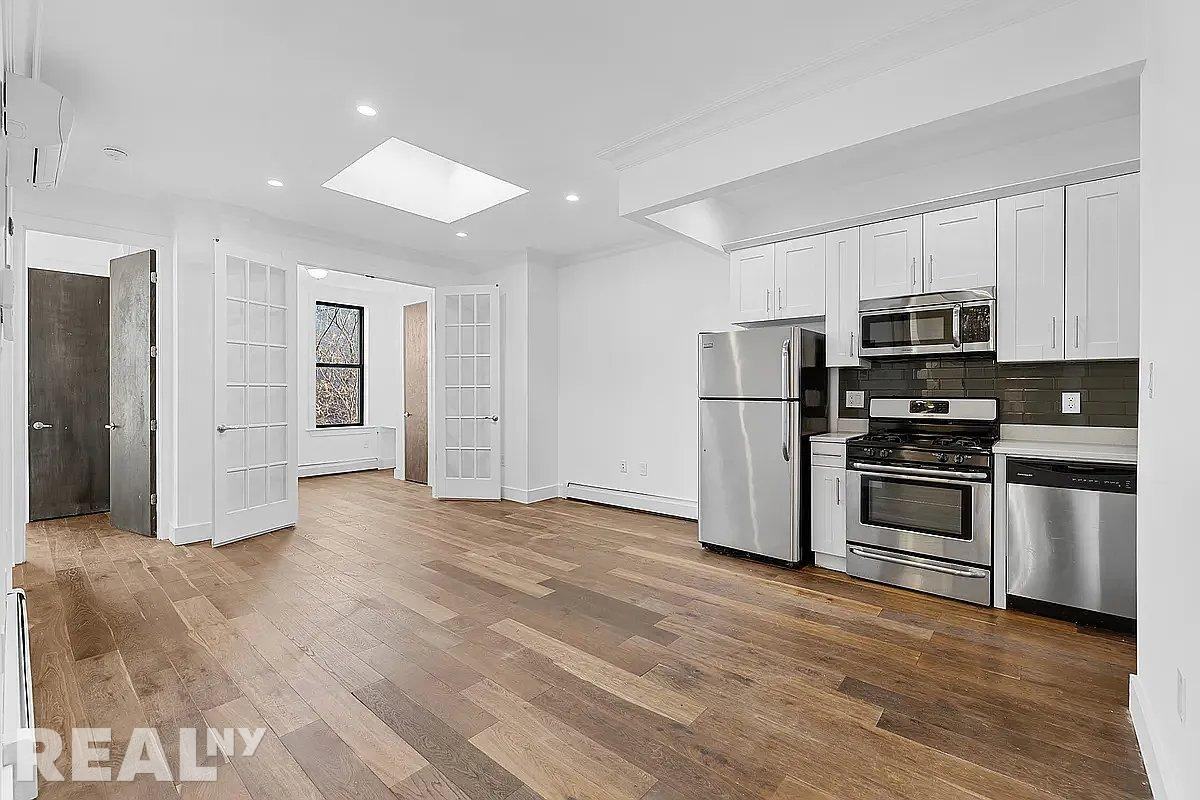 Hart St #2R - Photo 2 of 10