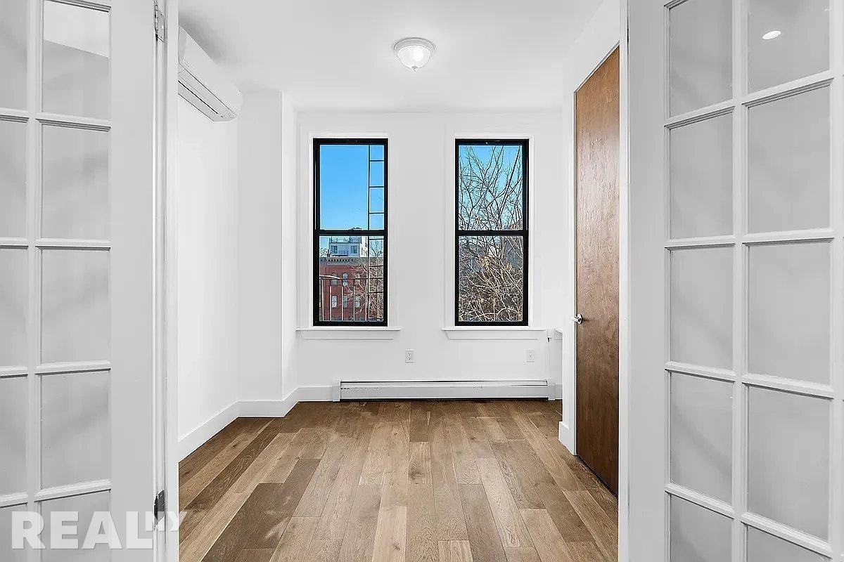 Hart St #2R - Photo 6 of 10