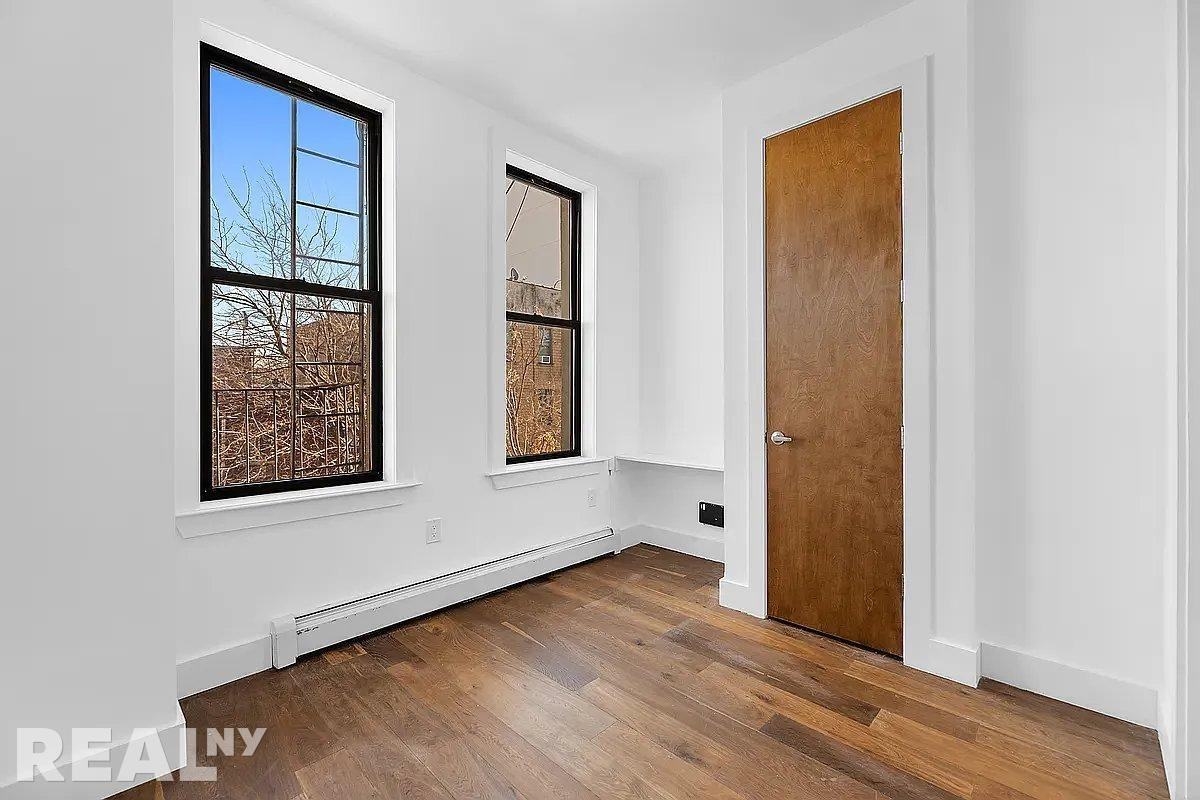 Hart St #2R - Photo 7 of 10