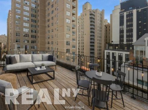 E 18th St #F4 - Photo 4 of 6