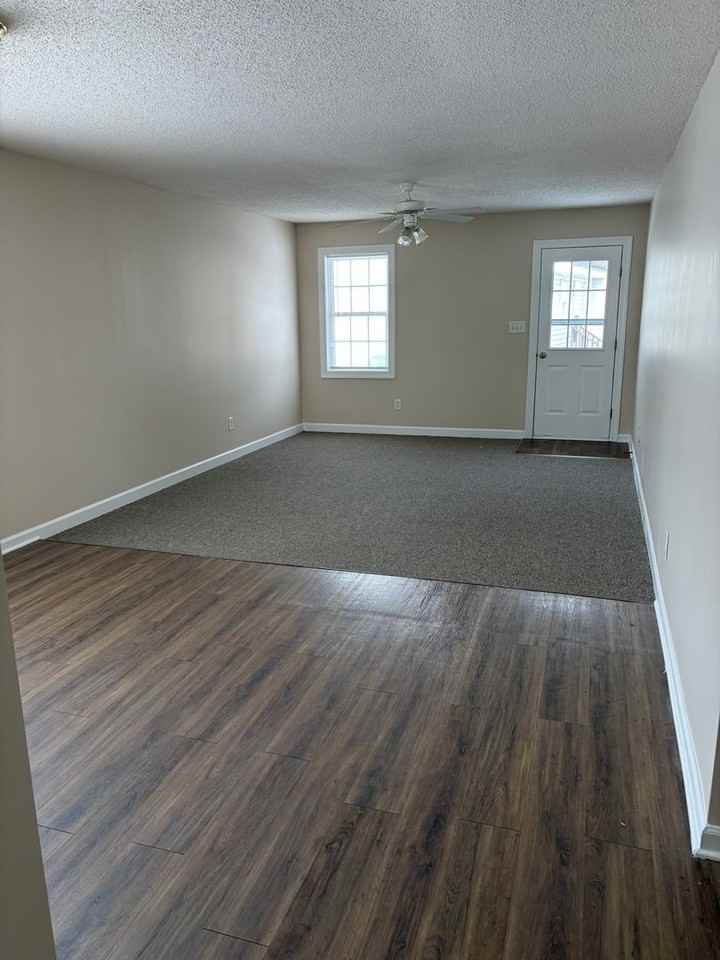 406B W Railroad St - Photo 2 of 6