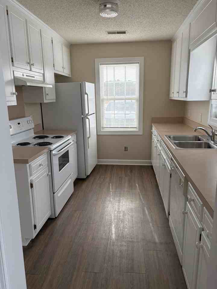 406B W Railroad St - Photo 3 of 6