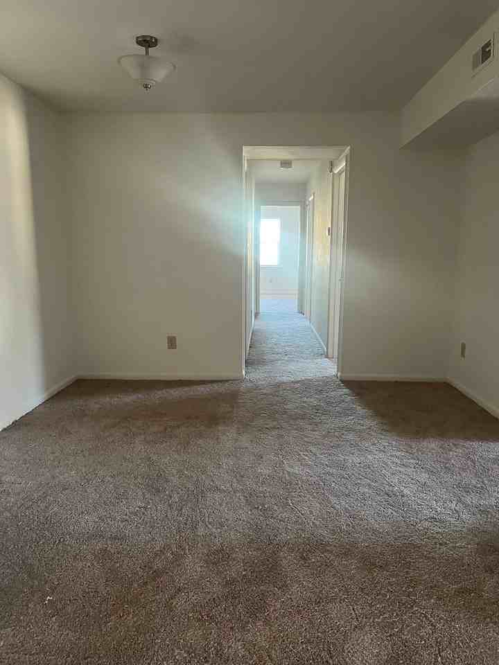 40 Leo Ct - Photo 4 of 12