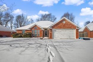 305 Coachlight Dr - Photo 1 of 1