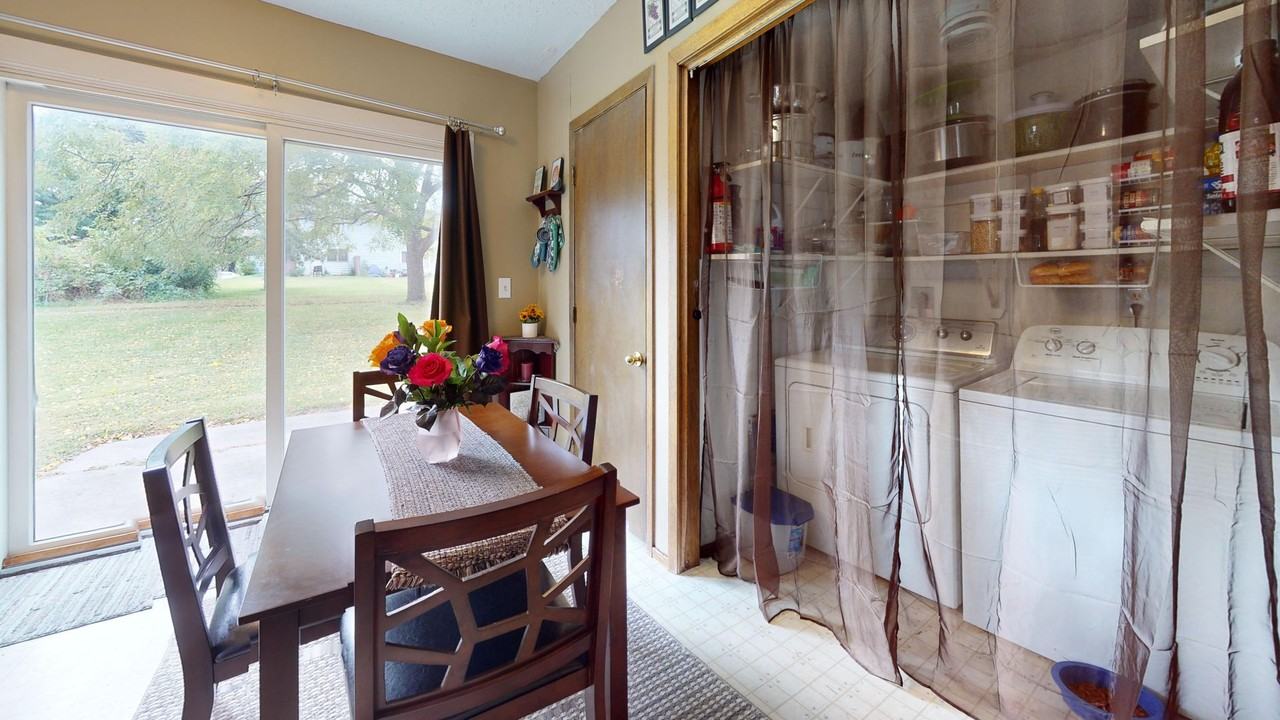 720 Crystal St - Photo 6 of 13