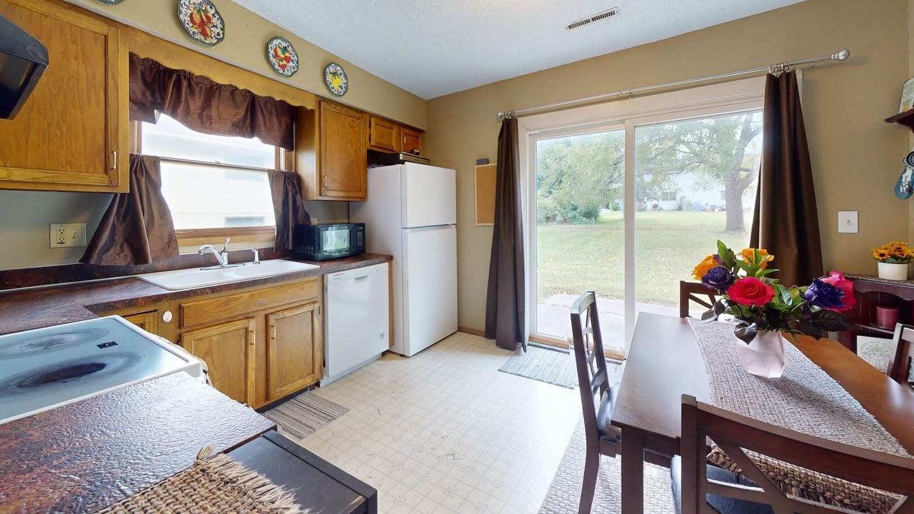 720 Crystal St - Photo 7 of 13