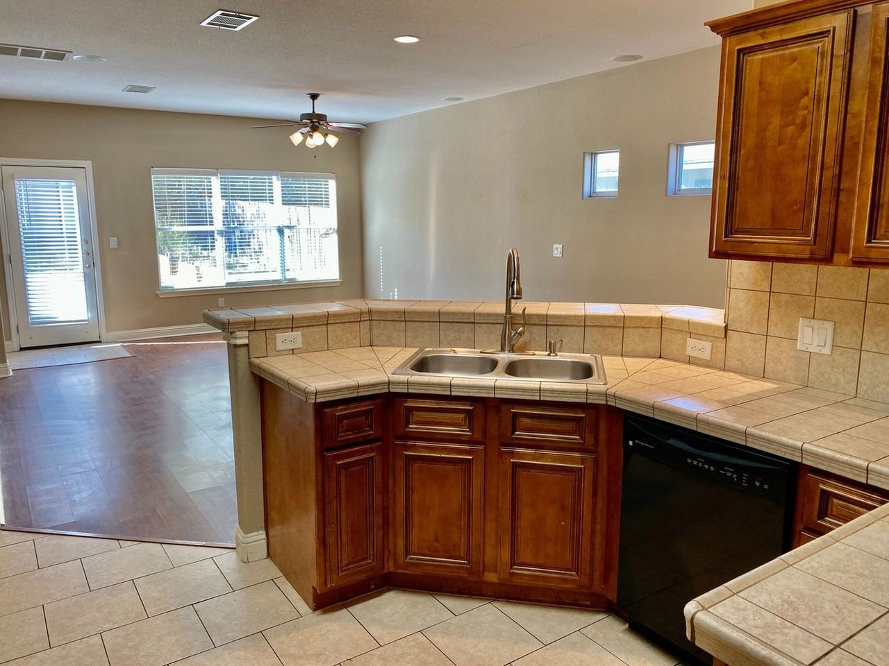 7504 Bennett Ave - Photo 5 of 22