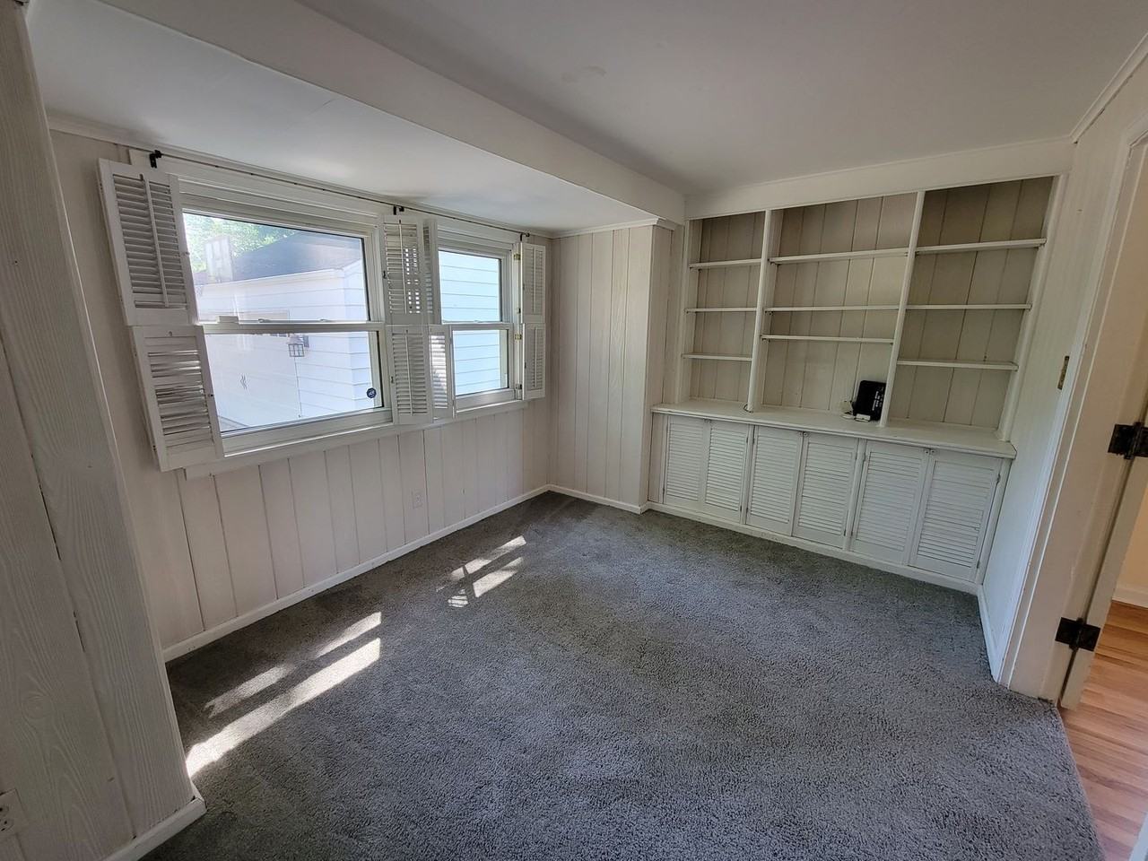 2033 Portage Ave - Photo 6 of 37