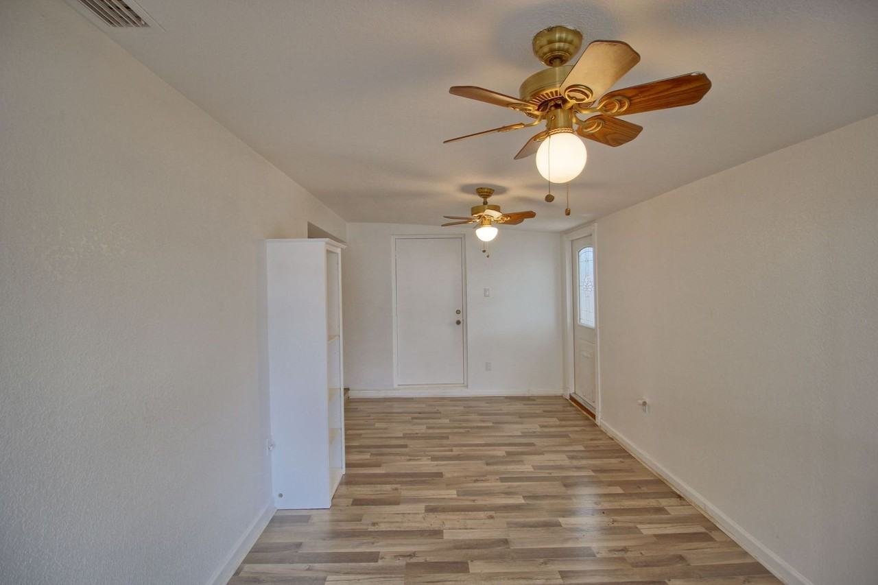 743 Hummingbird Ln - Photo 6 of 16