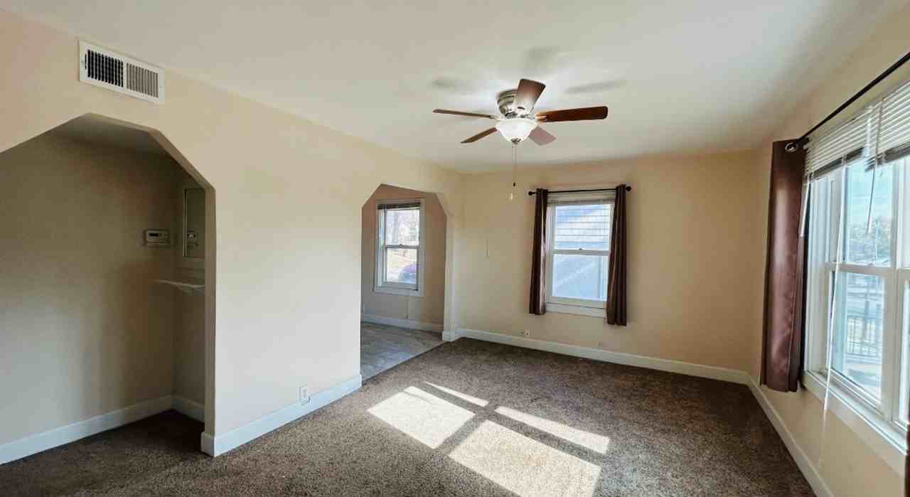 710 W Mission Ave - Photo 2 of 9