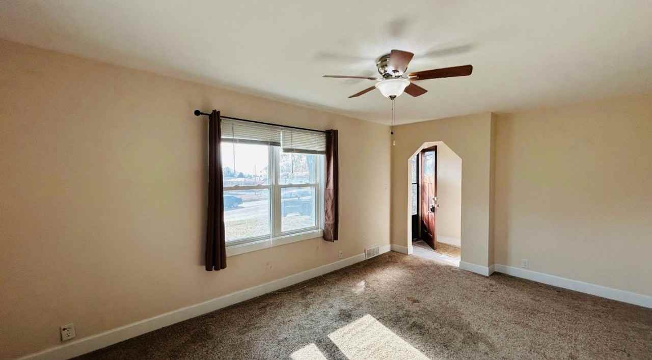 710 W Mission Ave - Photo 3 of 9