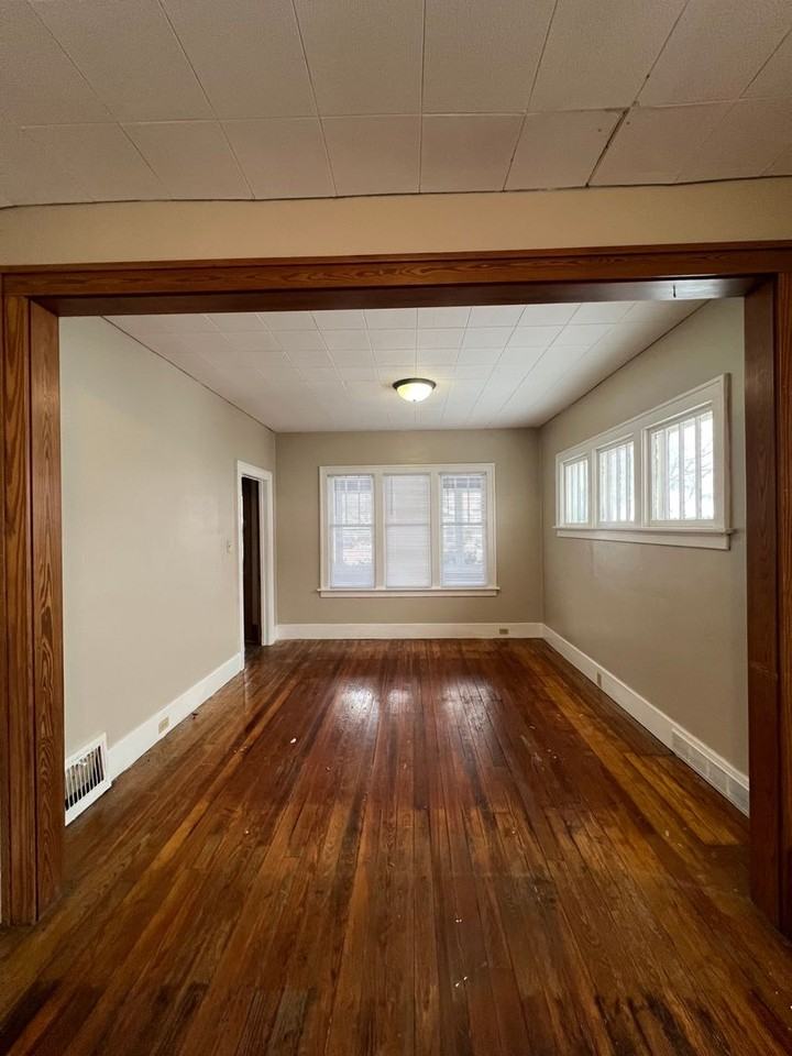 332 W 19th St - Photo 2 of 9