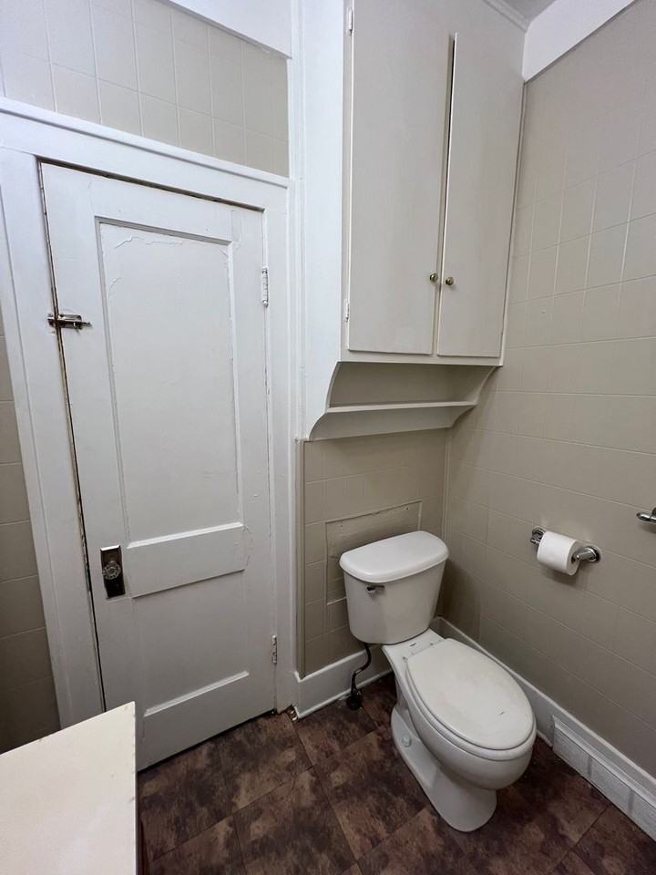 332 W 19th St - Photo 4 of 9