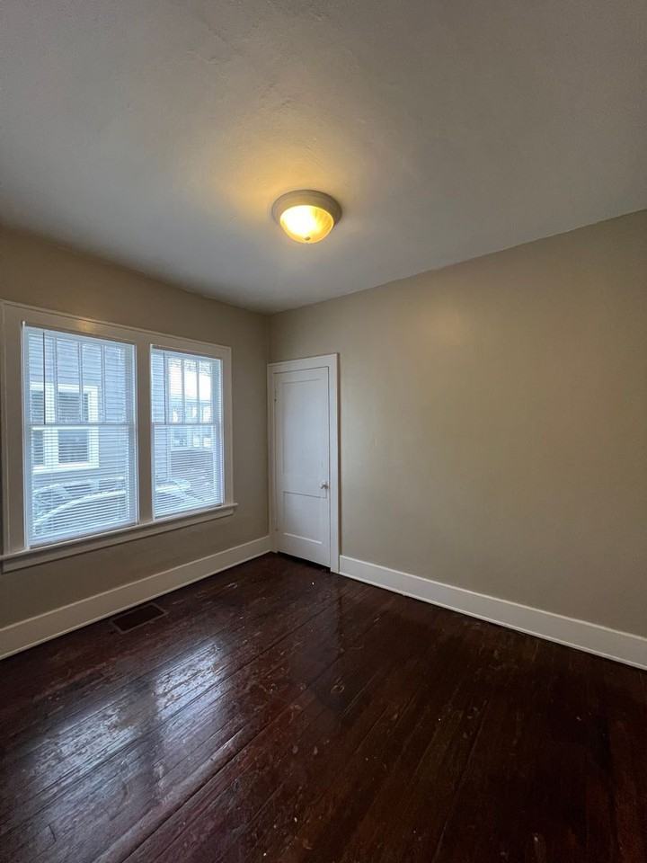 332 W 19th St - Photo 5 of 9