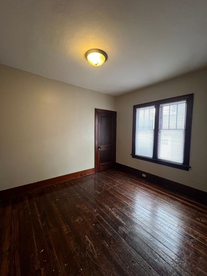 332 W 19th St - Photo 6 of 9