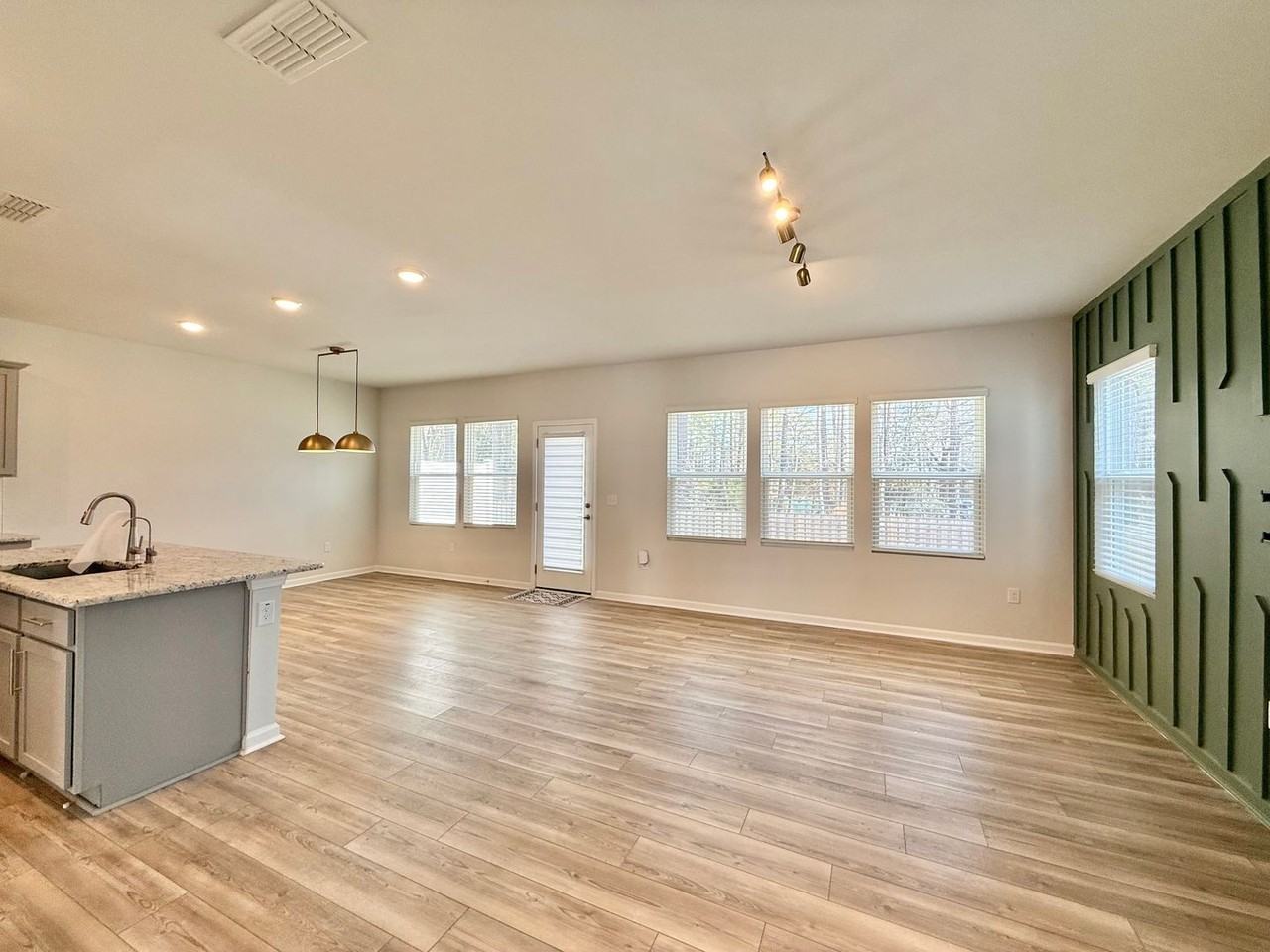 822 Mckenzie Park Ter - Photo 3 of 19