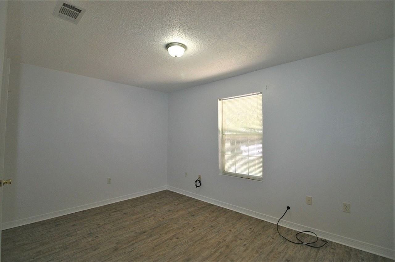 536 Brock Ave - Photo 4 of 7