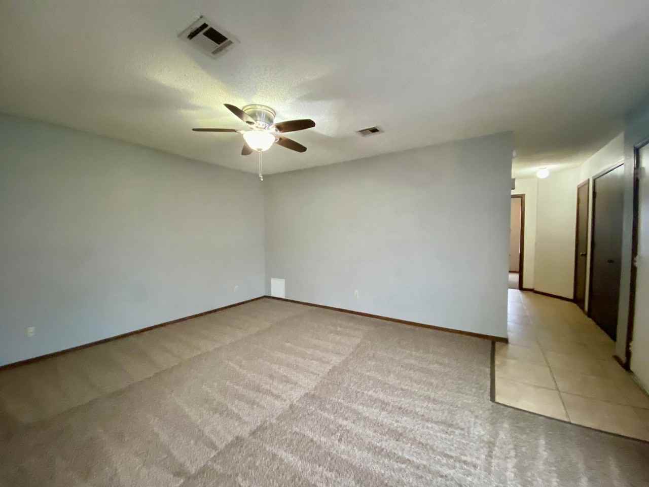 2115 W Oak Ave - Photo 2 of 9