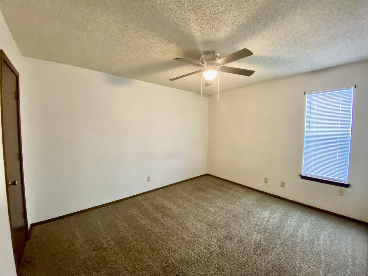 2115 W Oak Ave - Photo 6 of 9