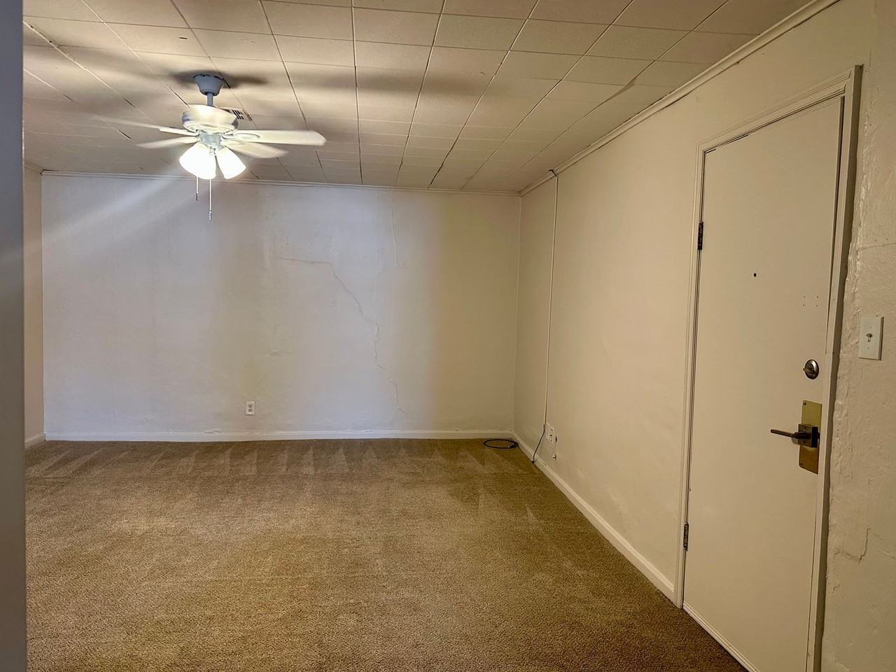 738 1/2 Massachusetts - Photo 2 of 8