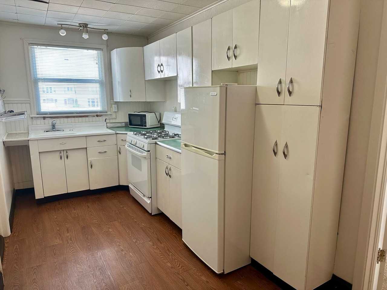 738 1/2 Massachusetts - Photo 3 of 8