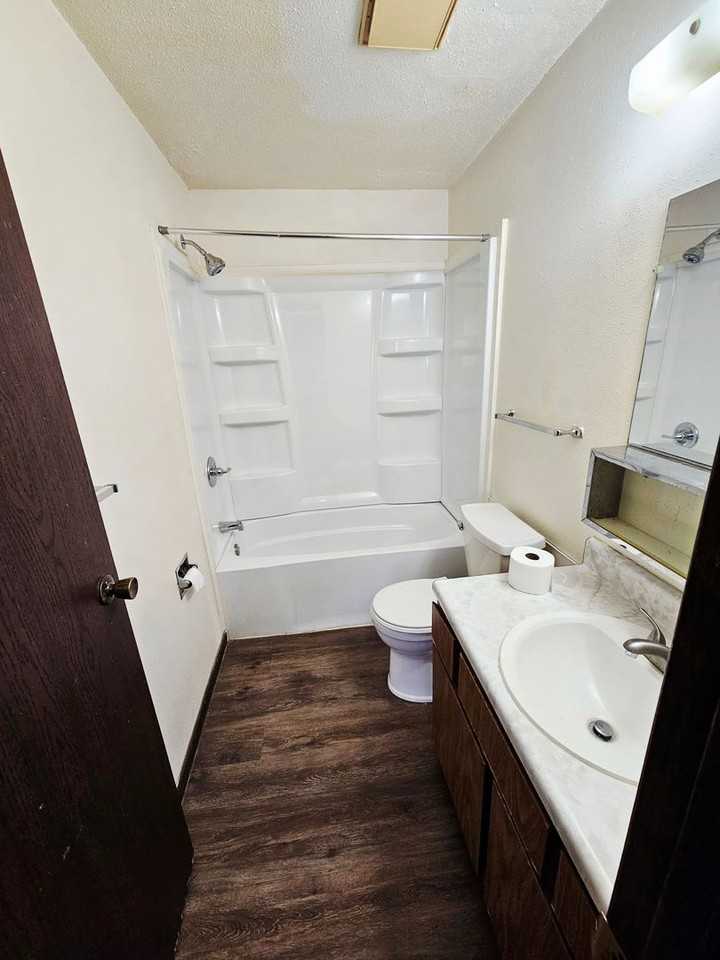 3010 E Rosser Ave - Photo 3 of 22