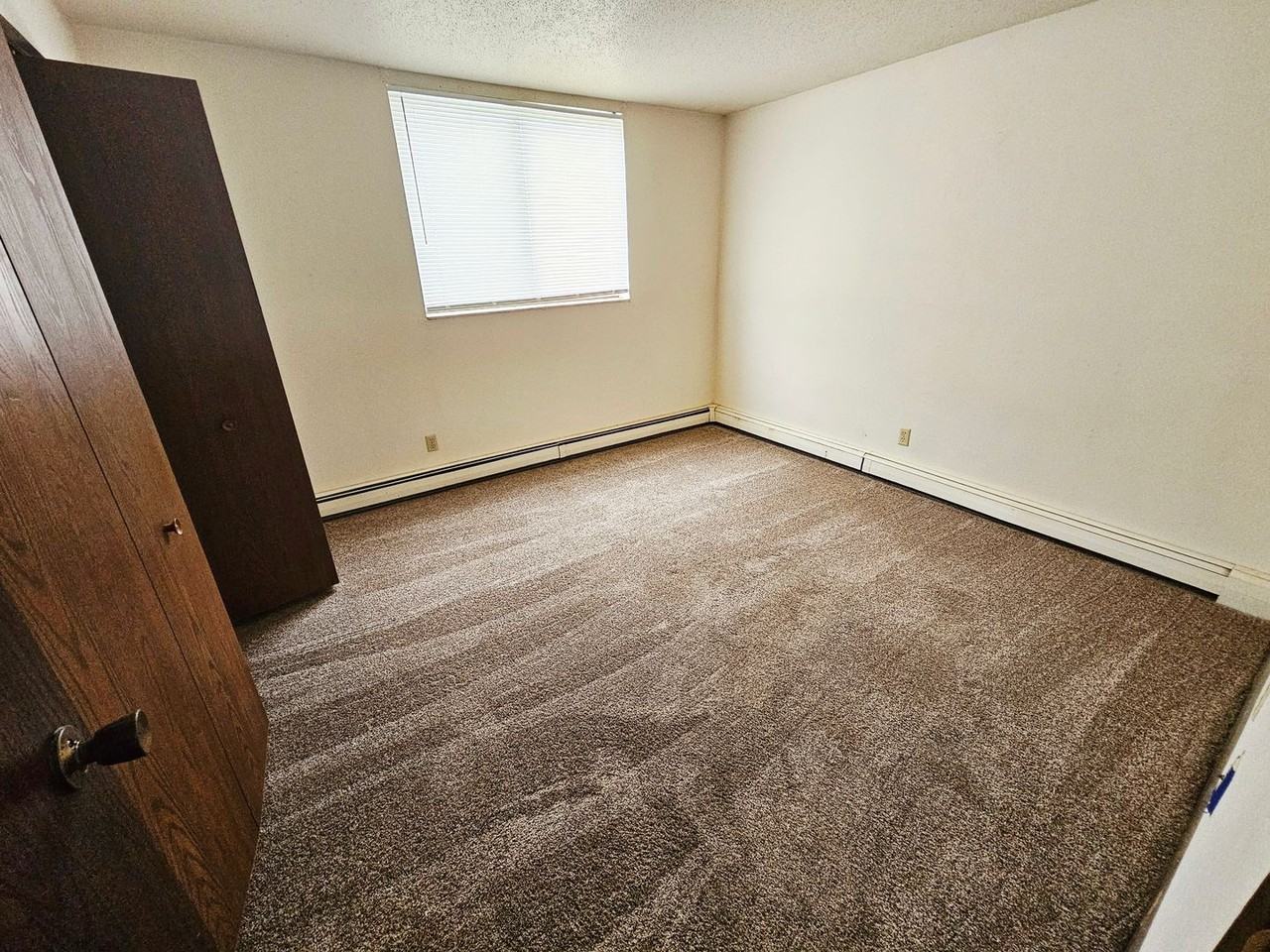 3010 E Rosser Ave - Photo 4 of 22