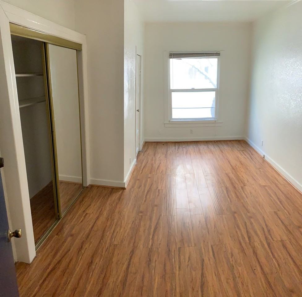 Comfort and Convenience in Lincoln Heights at 2431 Sichel Street - Photo 2 of 11