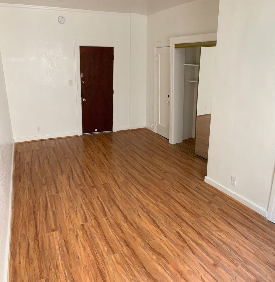 Comfort and Convenience in Lincoln Heights at 2431 Sichel Street - Photo 3 of 11