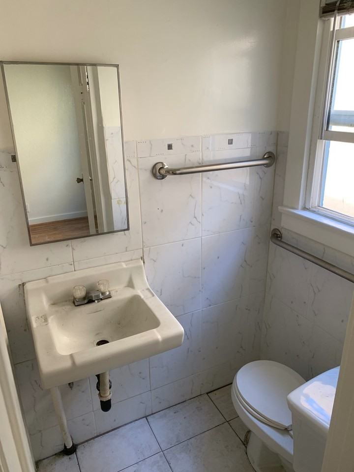 Comfort and Convenience in Lincoln Heights at 2431 Sichel Street - Photo 5 of 11