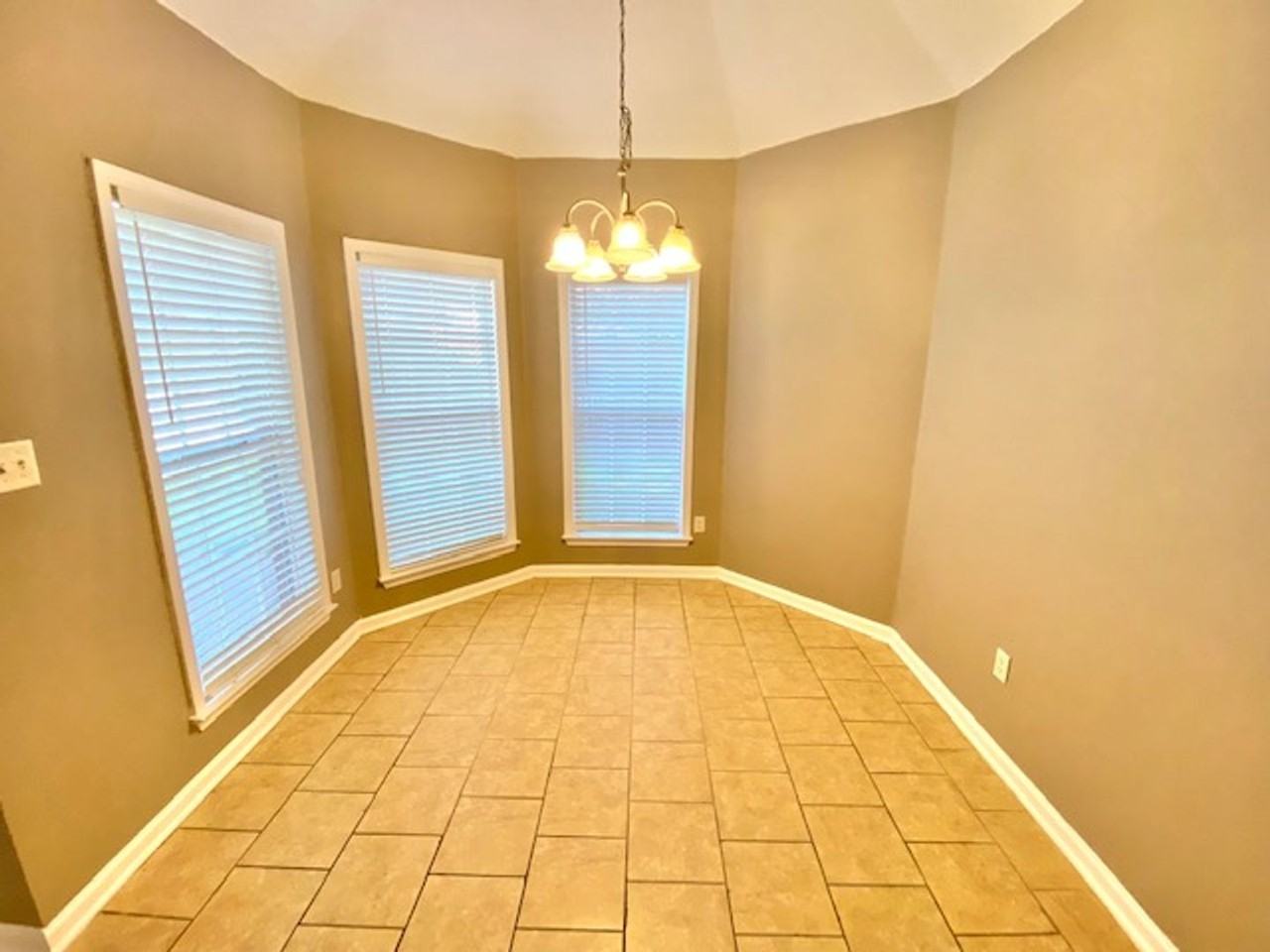 9087 Weeping Cherry Ln - Photo 4 of 12