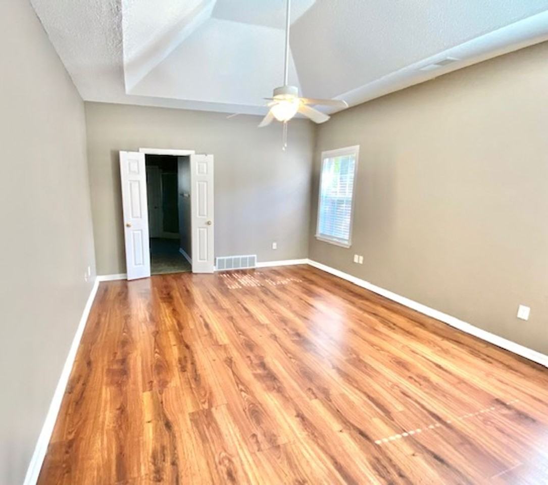 9087 Weeping Cherry Ln - Photo 7 of 12