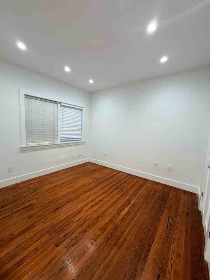 Great 1 Bed Room - Photo 2 of 10